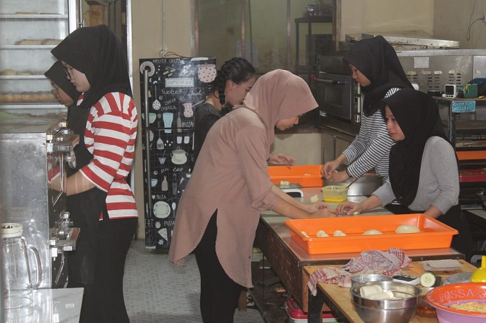 Dapur Pelangi Buka Lapangan Kerja, Bangun Kesejahteraan Karyawan