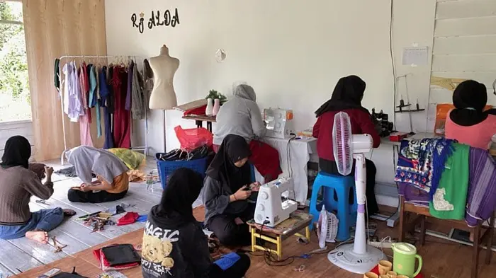 Rumah Jahit Alda: Buat Pakaian, Kursus, hingga Terima Siswa Magang
