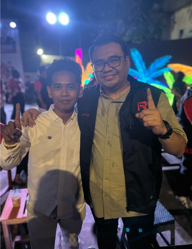 konten-instagram-developer-aplikasi-profesional-gradasi-kuning-6