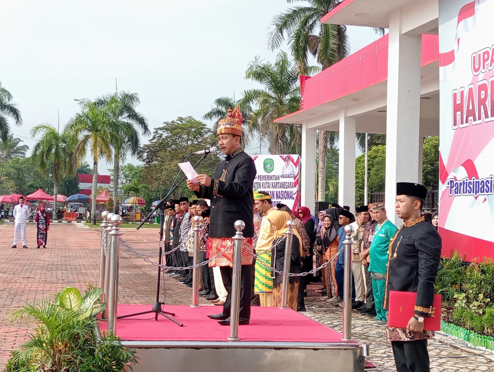 Sekda Kukar Bacakan Sambutan Mendikdasmen pada Upacara Hardiknas 2025