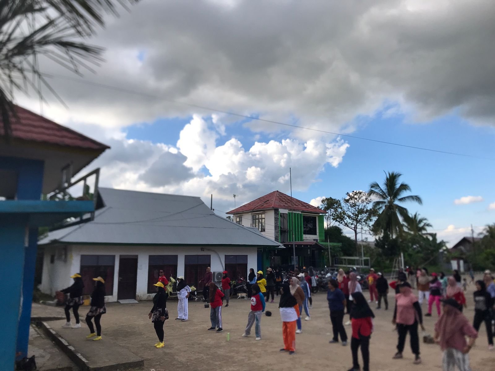 Kades Rempanga Gelar Senam Rutin Berhadiah