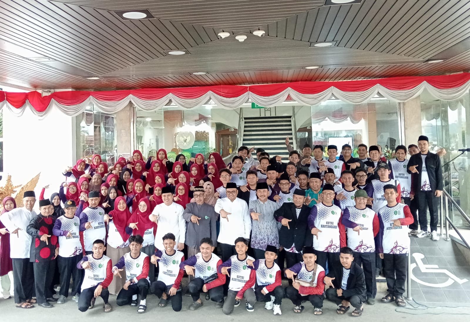 Bupati Aulia Rahman Lepas Kafilah Kukar ke MTQ Kaltim di Sangatta 