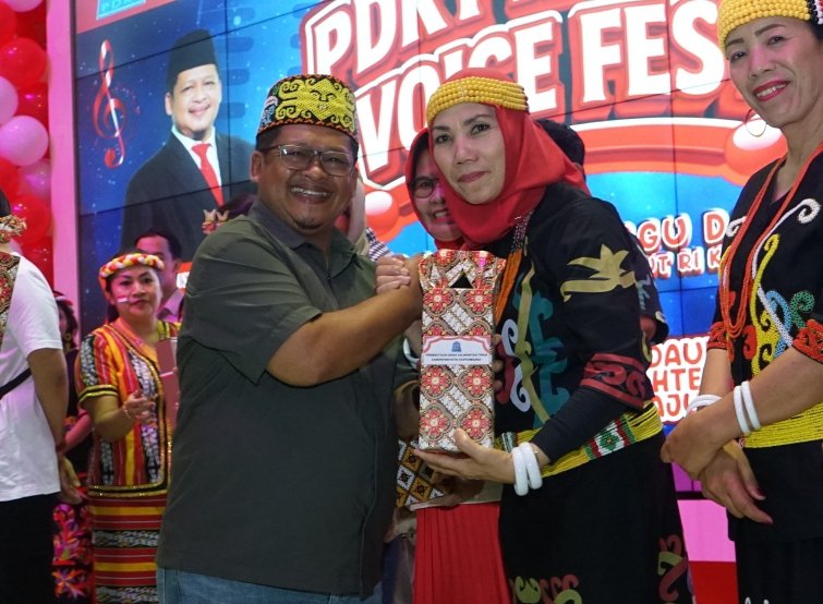 Aini Jalankan Amanah Orang Tua, Pertahankan Adat Istiadat Dayak Lundayeh