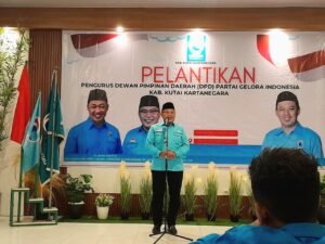 Ketua Gelora DPW Kaltim H. Sarwono saat memberikan sambutan di acara pelantikan partai Gelora DPD Kukar, Jumat (9/1/2026) Tenggarong (istimewah)